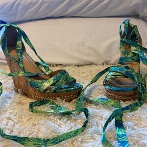 Shoe Dazzle Leafy Green Wedge Sandals